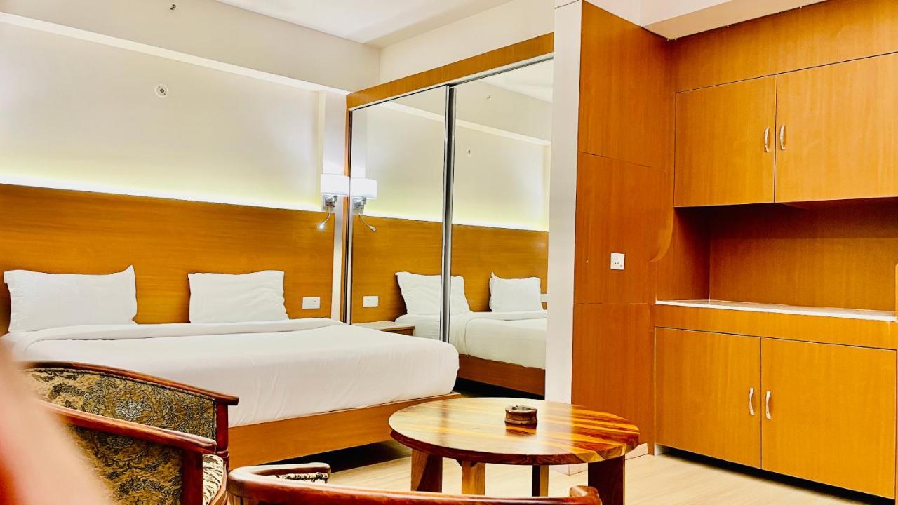 Neel Skye - Couple Friendly - Dlf My Pad, Gomtinagar , Lucknow Aparthotel Luaran gambar
