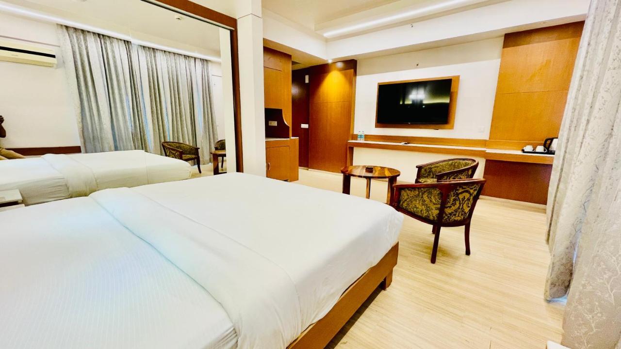 Neel Skye - Couple Friendly - Dlf My Pad, Gomtinagar , Lucknow Aparthotel Luaran gambar